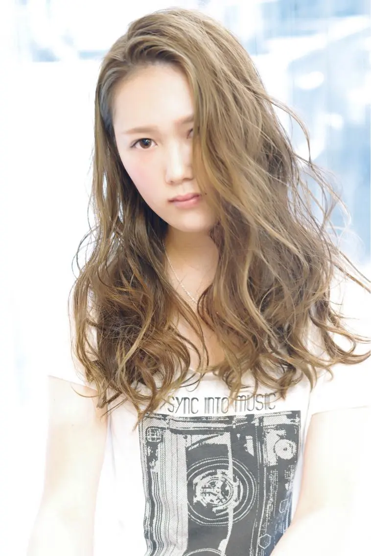 ロング カラー ベージュカラー イルミナカラー 松田 光雄のヘアスタイル