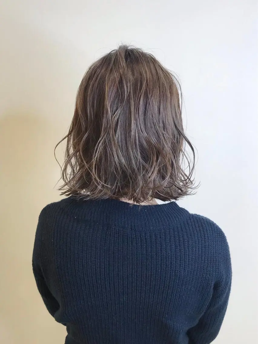 ショート カラー 切りっぱなしボブ アッシュ ベージュカラー ハイライトカラー ボブ カット ヘアカラー ボブ・レイヤーカット 吉敷航一のヘアスタイル