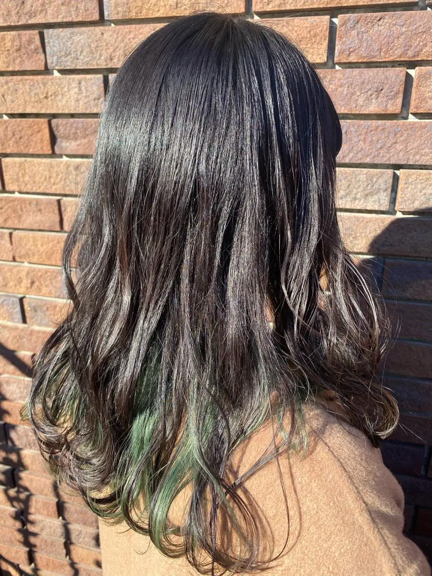 ロング 推しカラー オタク美容師 山本のヘアスタイル
