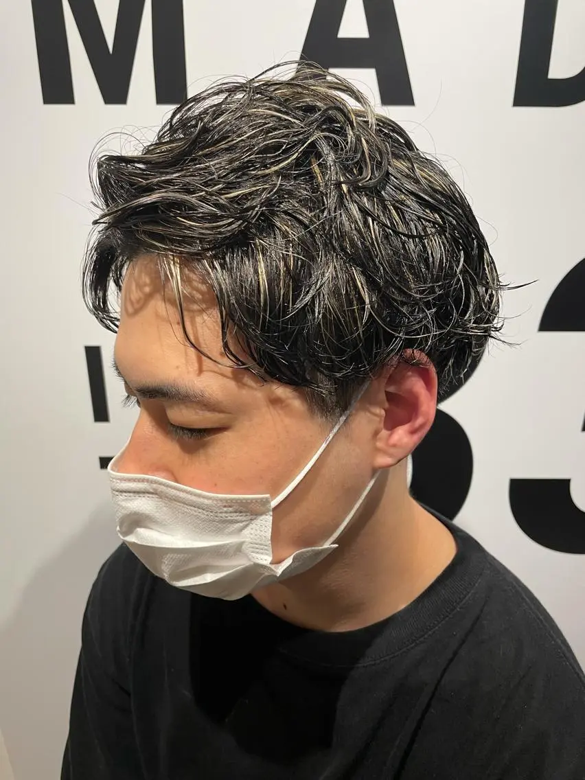 ショート カラー パーマ ハイライトカラー ハイライト スパイラルパーマ カット ヘアカラー 小川 舜人のヘアスタイル
