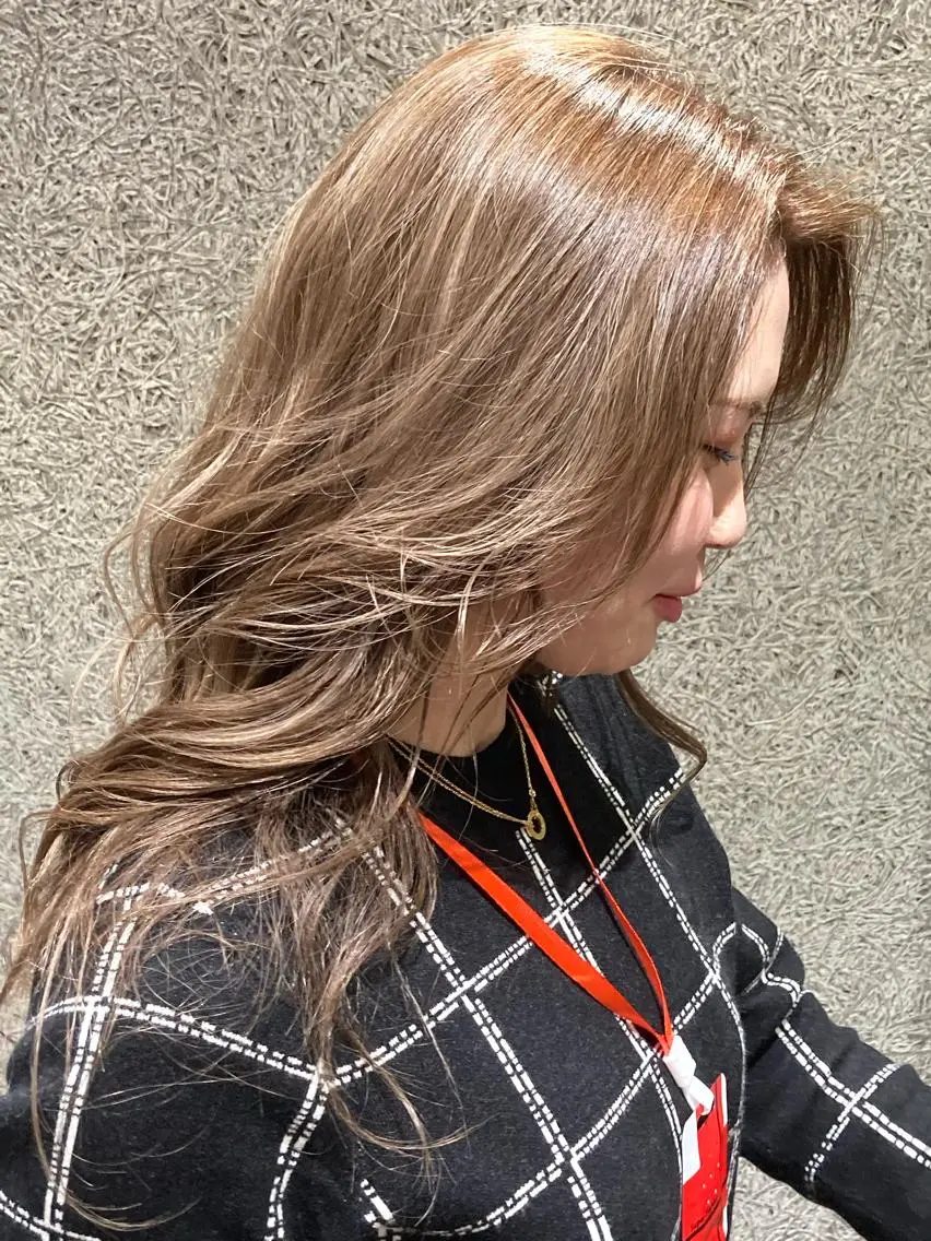 ロング カラー ハイライトカラー イルミナカラー スターダスト ハイライト 浅野 順一のヘアスタイル