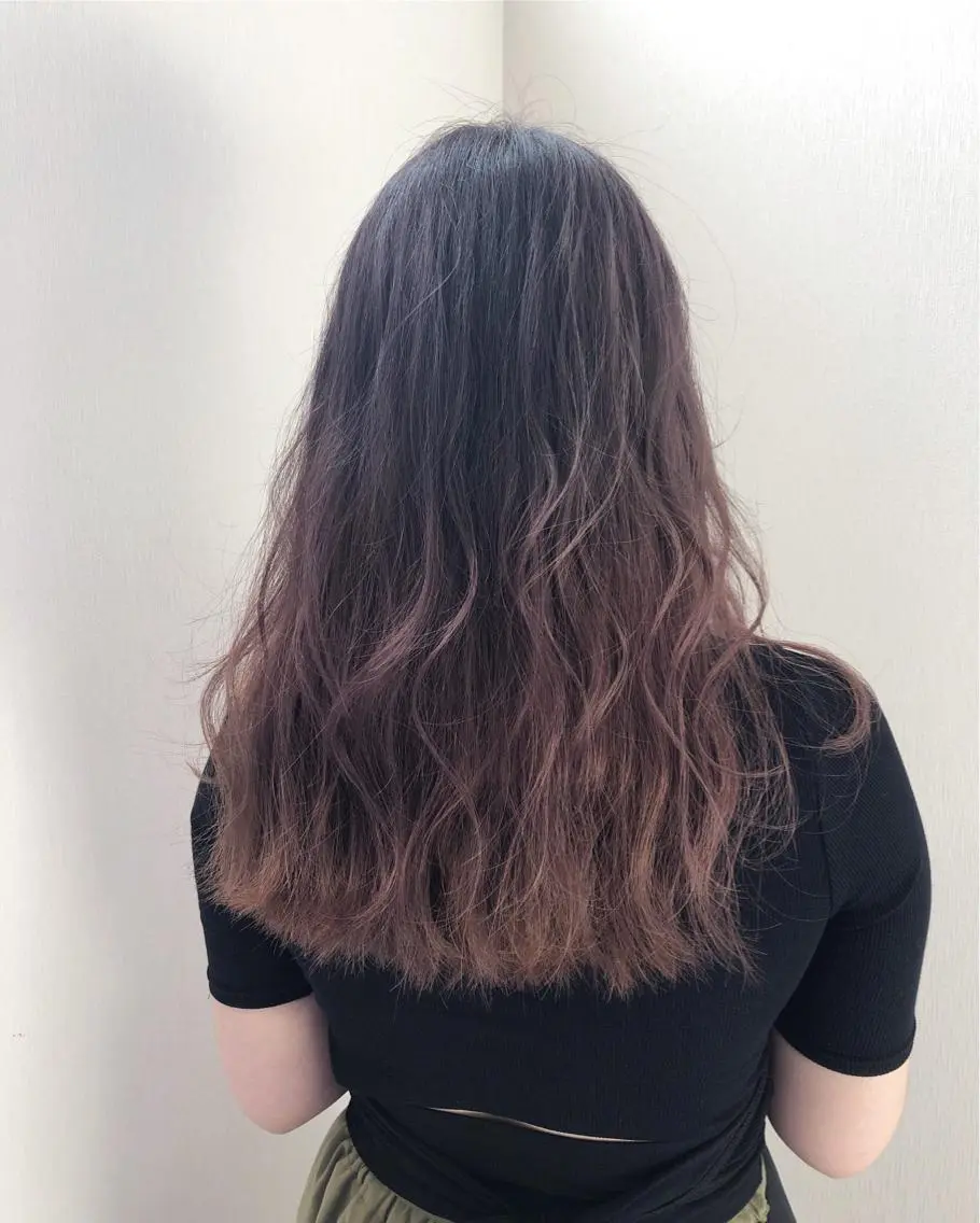 ロング カラー グラデーションカラー バイオレットカラー 白井 つづりのヘアスタイル