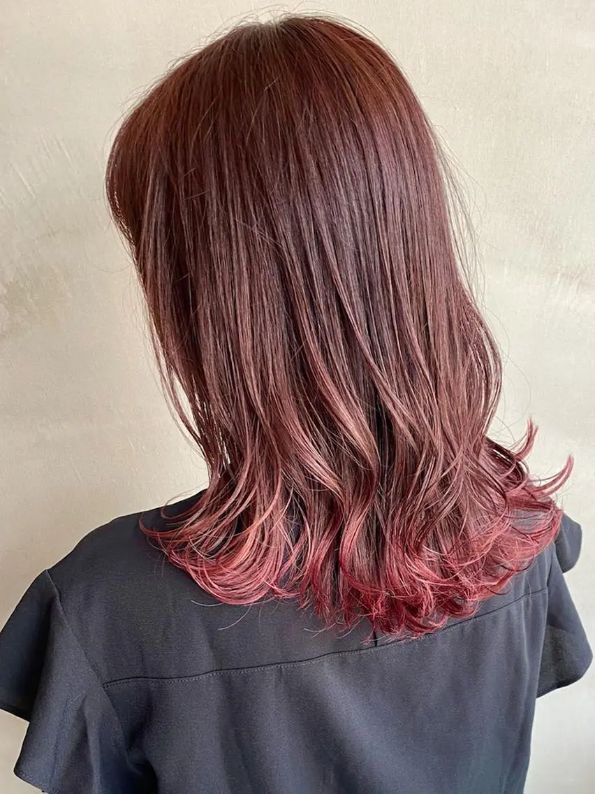 セミロング カラー ヨコスカ チヒロのヘアスタイル