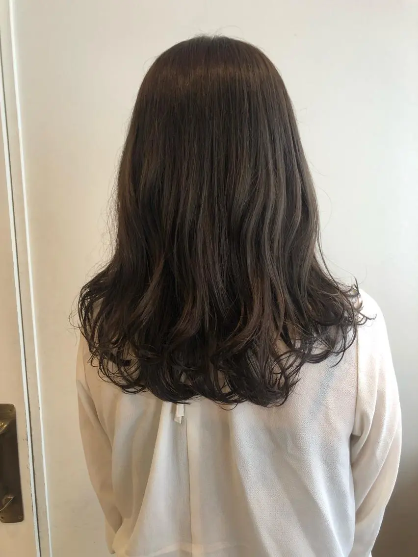 ミディアム カラー ヘアカラー トリートメント MIOベージュカラー 柔らかいカラーのヘアスタイル