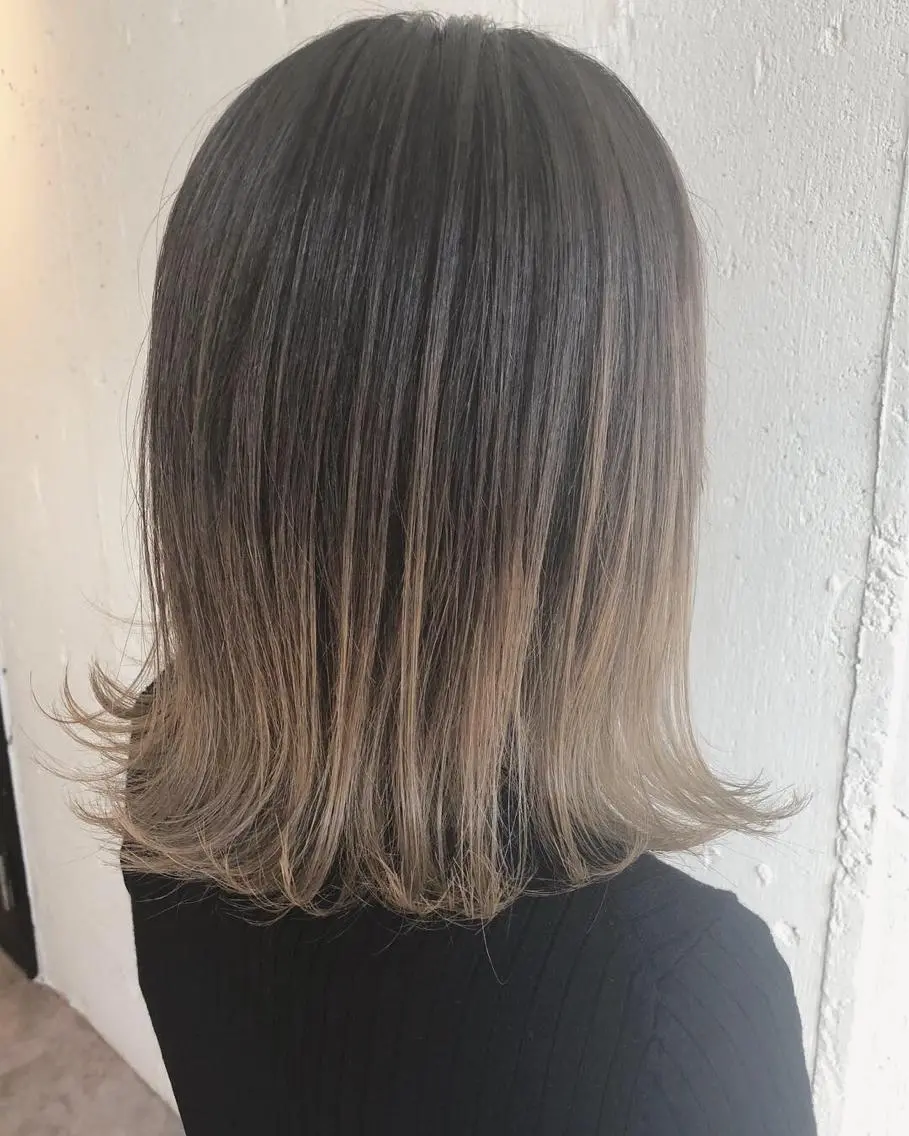ミディアム レイヤーカット ヘアカラー フジサキ ケンのヘアスタイル