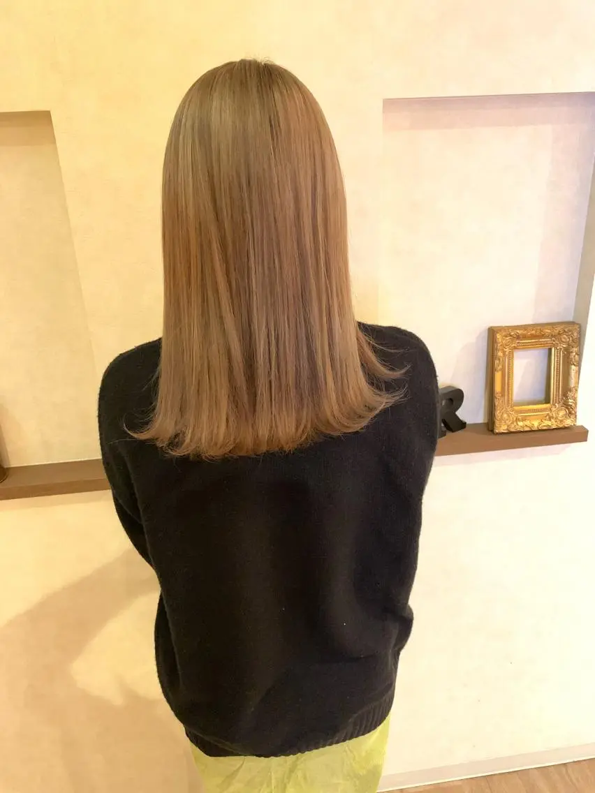 ミディアム Lit.豊橋 夏目のヘアスタイル