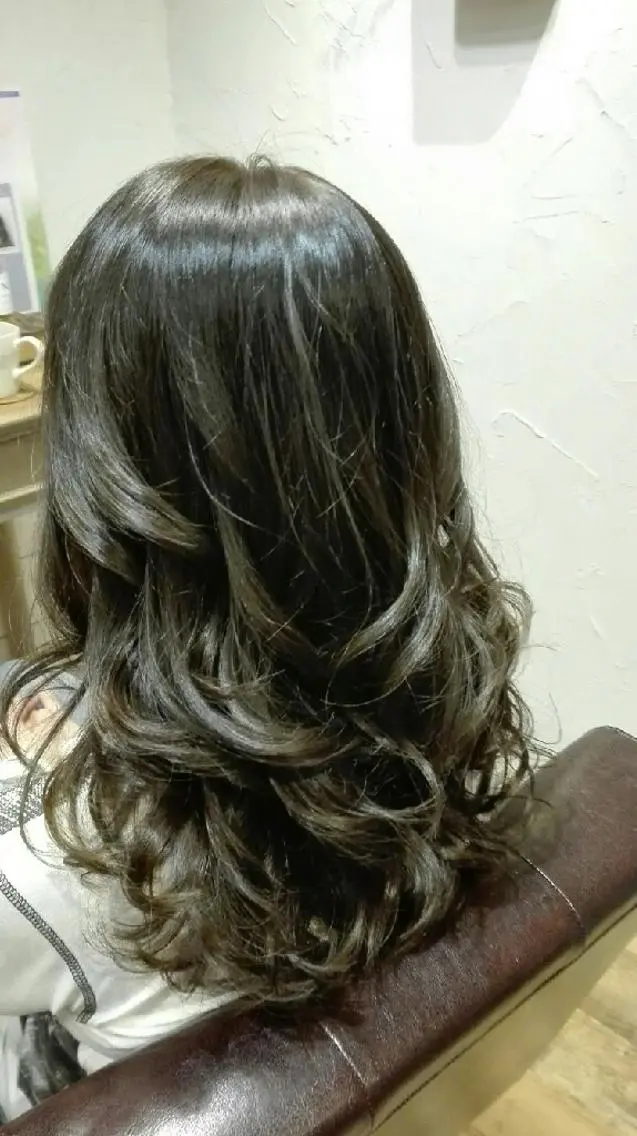 セミロング カラー パーマ マツエク・マツパ ネイル キッズ メンズ ヘアアレンジ メンズハイライト メンズインナーカラー アッシュ アッシュグレー アッシュグレージュ MEGUMI megumiのヘアスタイル