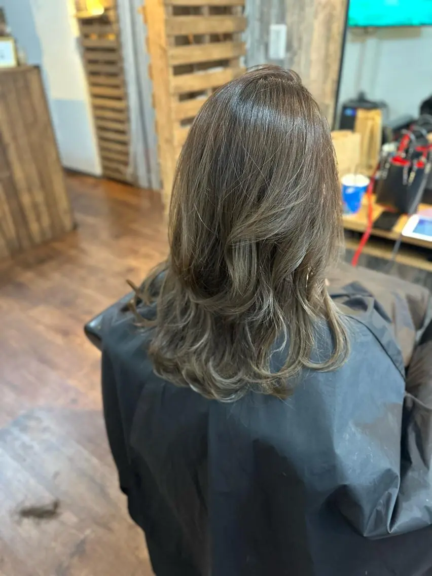 セミロング カラー アッシュ カット ヘアカラー トリートメント Luzir⭐︎ GEN⭐︎のヘアスタイル