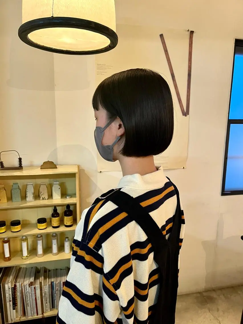 ショート カラー ワンレンボブ オリーブカラー ボブ room3小出 奈央子のヘアスタイル