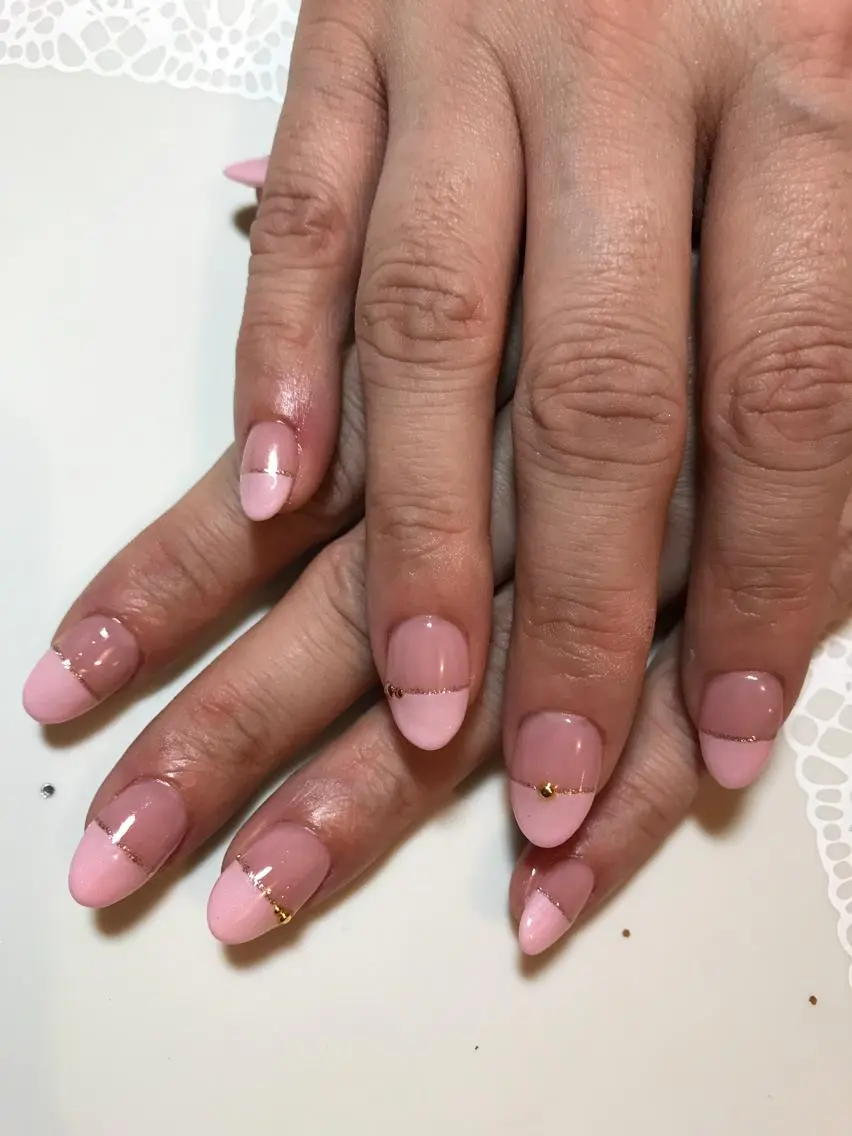 ネイル 長さ出し フレンチネイル ジェルネイル atelier chic+のネイルデザイン