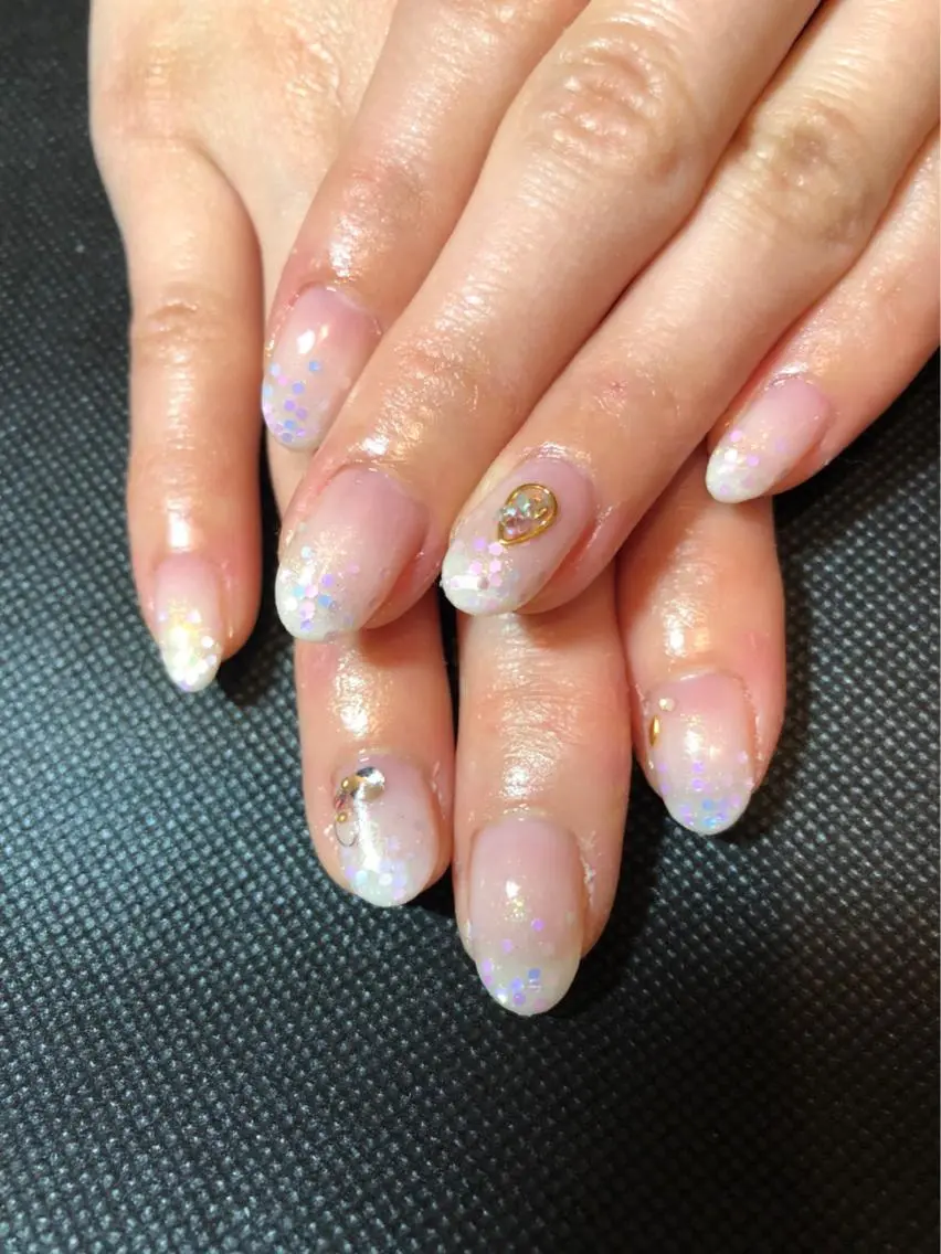 ネイル グラデーション ホログラムネイル 春ネイル ストーンネイル ハンドネイル LIAN- nailのネイルデザイン