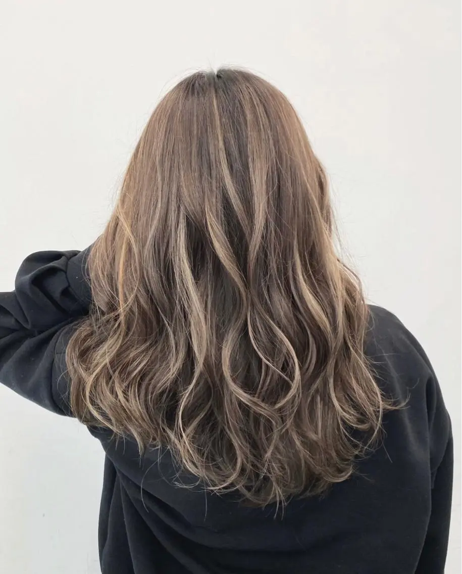 セミロング naomi (夜間営業受付中★)のヘアスタイル