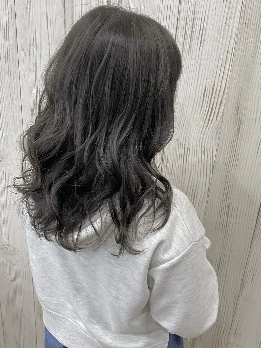 ミディアム カラー ヘアアレンジ ネイル アディクシーカラー ブリーチ 透明感カラー エドルカラー ハイライトカラー カット ヘアカラー 夜23時まで予約🉑 reverieあきらのヘアスタイル