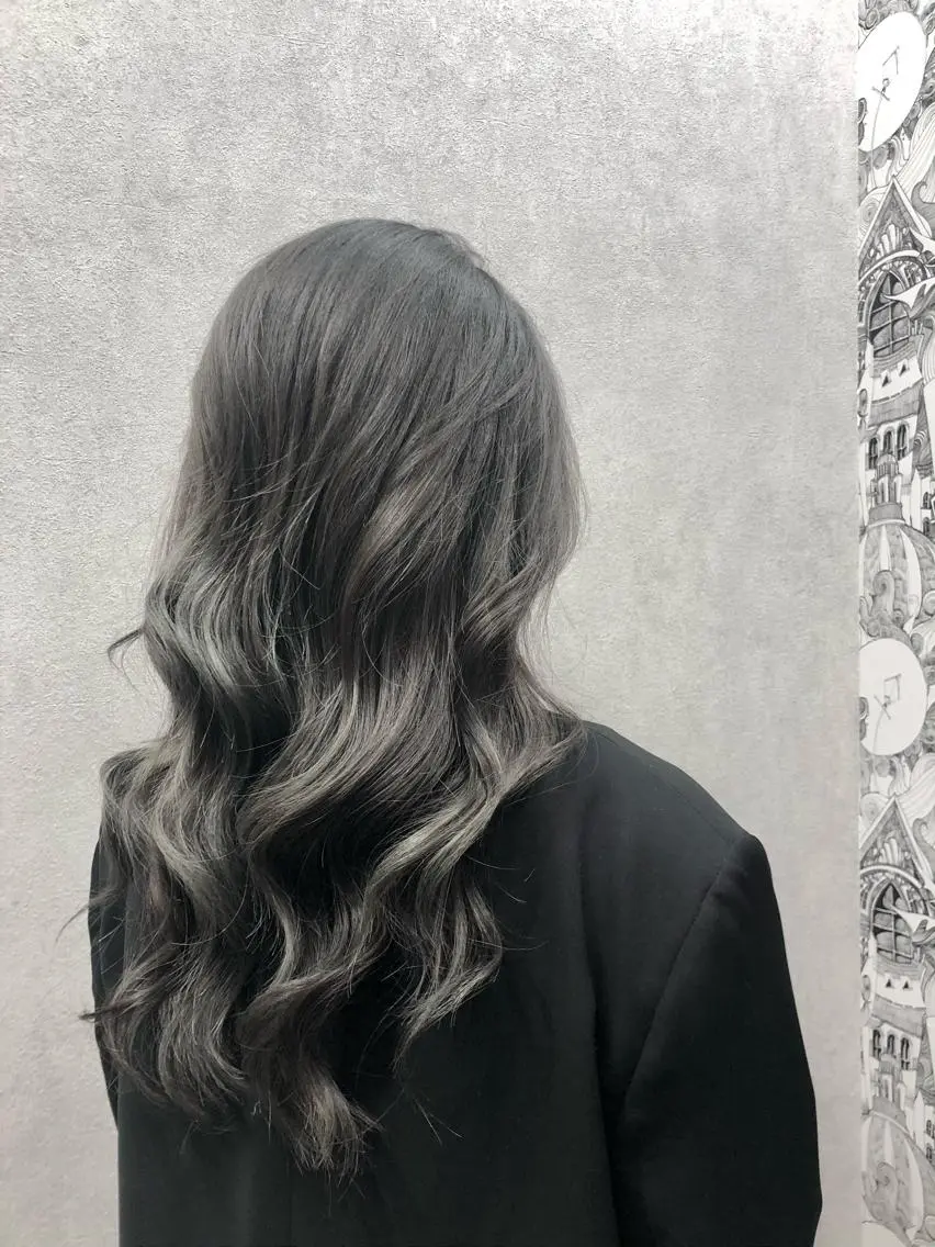 ロング カラー シルバー 外国人風ヘア 🍔Mamiのヘアスタイル