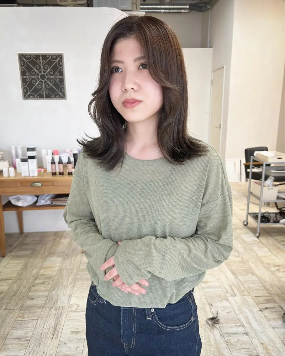 ミディアム 顔まわりレイヤー 顔周りカット レイヤーカット テトネ タカシのヘアスタイル