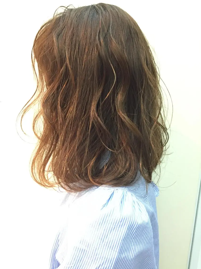 ミディアム カラー ベージュカラー ハイライトカラー イルミナカラー ハイライト ✂️小顔カット✂️ 山本有紀のヘアスタイル