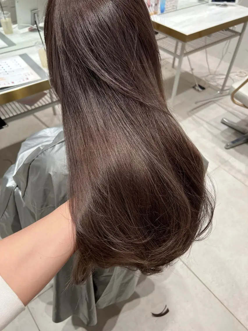 ロング カラー 切りっぱなしボブ ブリーチ グレージュ イルミナカラー インナーカラー ヘアカラー トリートメント ヘアセット レイヤー専門家 ダブルカラー修のヘアスタイル