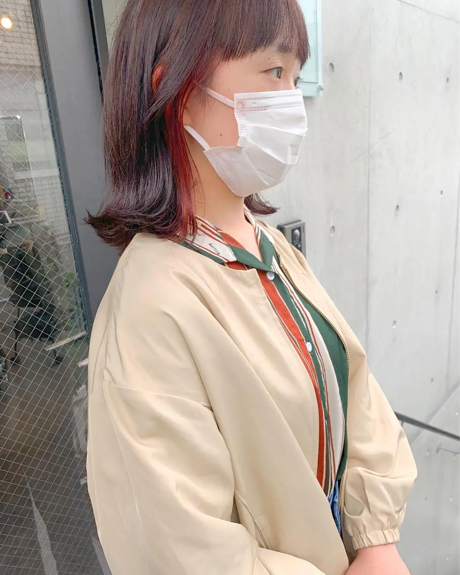 ミディアム カラー アッシュ イヤリングカラー レッドカラー 柔らかブラウン/顔周 りレイヤー♡ユウシのヘアスタイル