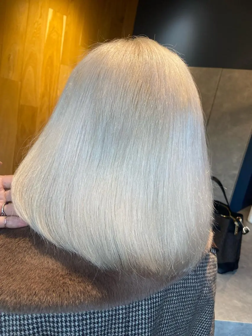 ミディアム ヘアカラー 褒められヘアー ERI✨のヘアスタイル
