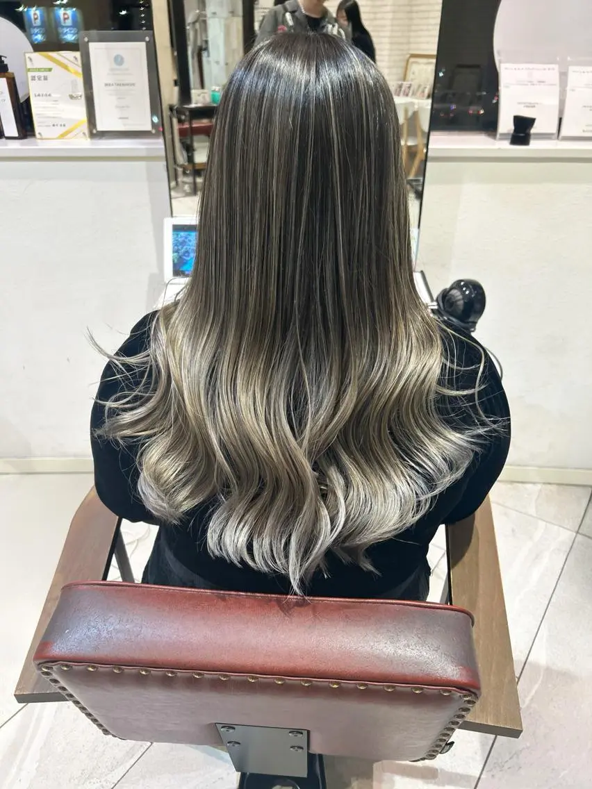 ロング カラー ヘアカラー トリートメント 尾森紳哉💎透明感/ デザインカラーのヘアスタイル