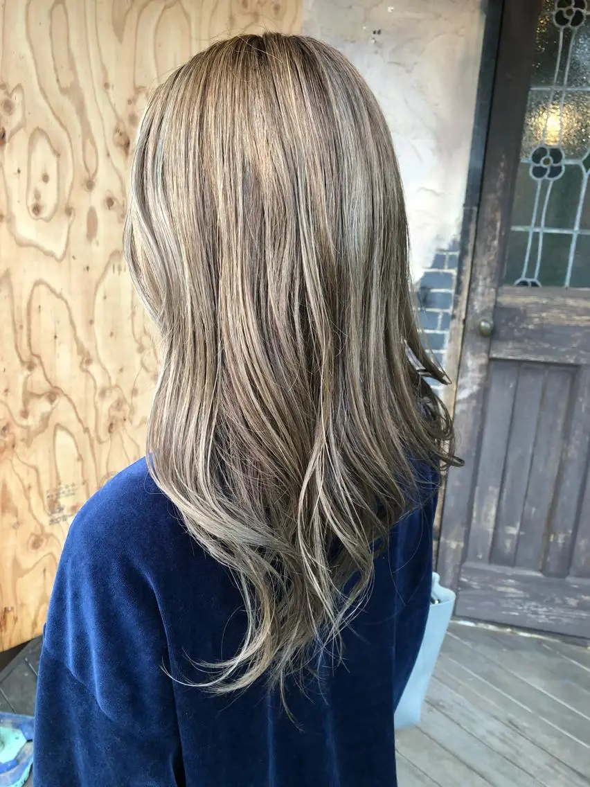 ロング カラー ハイトーンカラー 🩵小野 えりか🩷のヘアスタイル