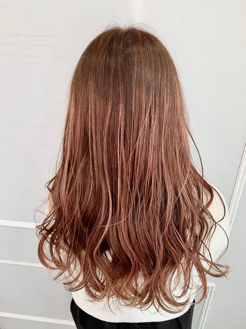 ロング カラー グラデーションカラー ハイライトカラー ピンクカラー ハイライト ヘアカラー トリートメント 🦖鶴岡 香純🦖のヘアスタイル