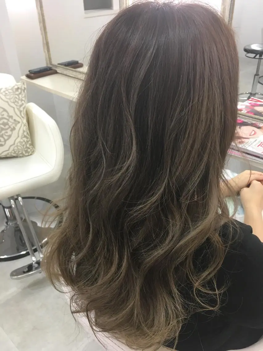 セミロング ロング カラー 髪質改善 中川 翔のヘアスタイル