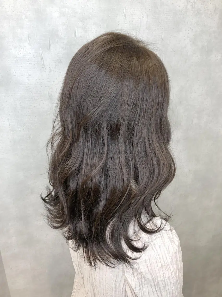 セミロング カラー ヘアアレンジ アッシュ ベージュカラー グレージュ universe tokyoのヘアスタイル