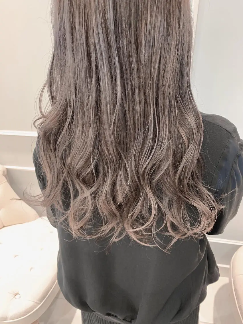 ロング カラー ブリーチ グレージュ ハイライトカラー ハイライト ヘアカラー トリートメント 🦖鶴岡 香純🦖のヘアスタイル