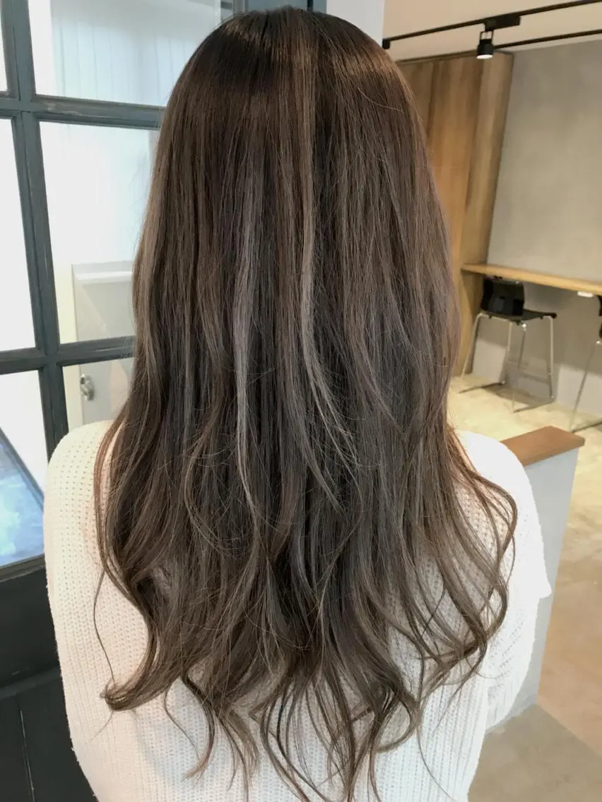 ロング カラー パーマ アッシュ アッシュグレー アッシュグレージュ グレージュ カット パーマ トリートメント タカサキ ケイタのヘアスタイル