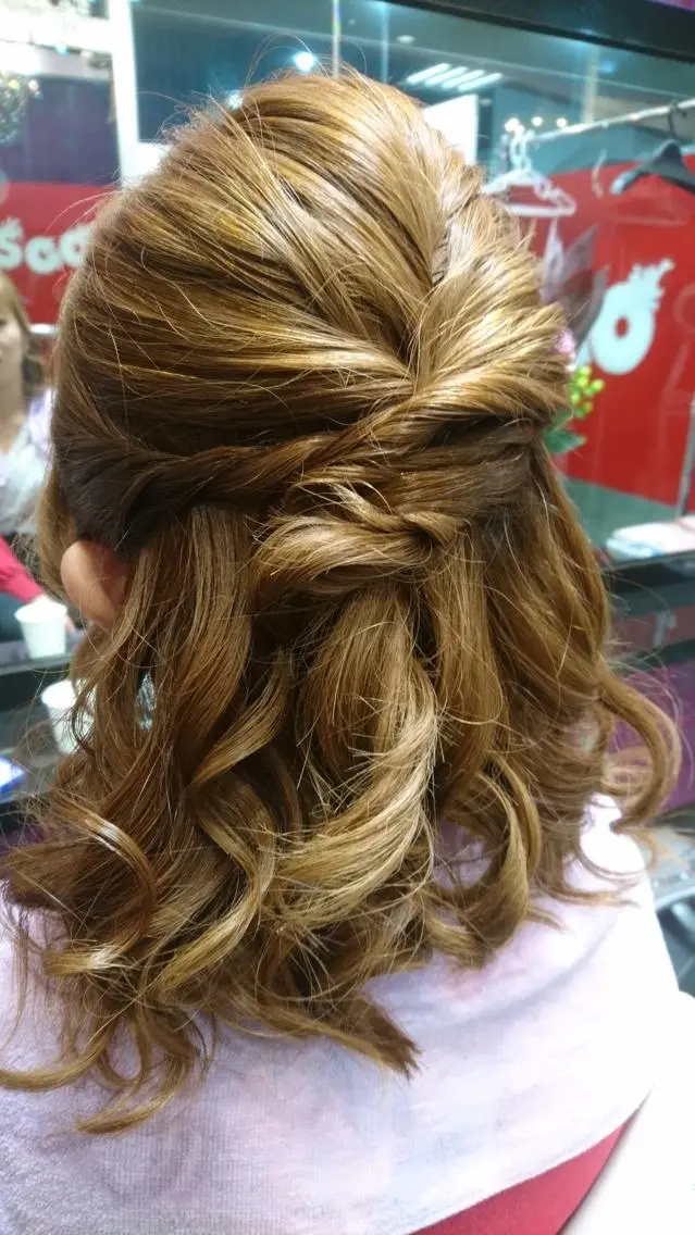 ヘアアレンジ ハーフアップ 横山 千春のヘアスタイル