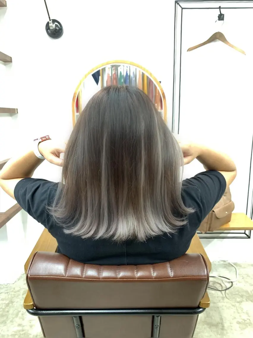 ミディアム エクステ レイヤーカット シール／編込エクステ ヘアーエクステ専門店のマツエク・マツパデザイン