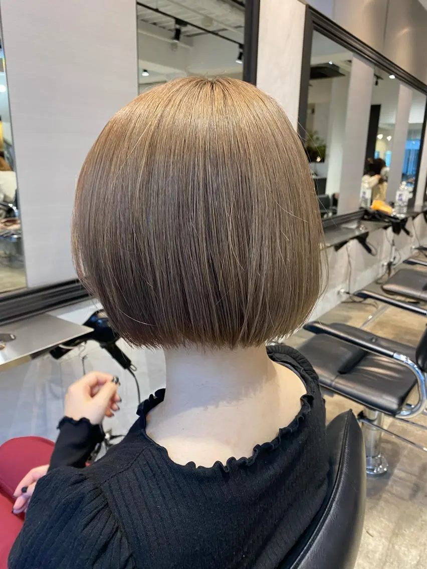 ミディアム カラー ベージュカラー ミルクティーベージュ ボブ 増子 祐太朗のヘアスタイル