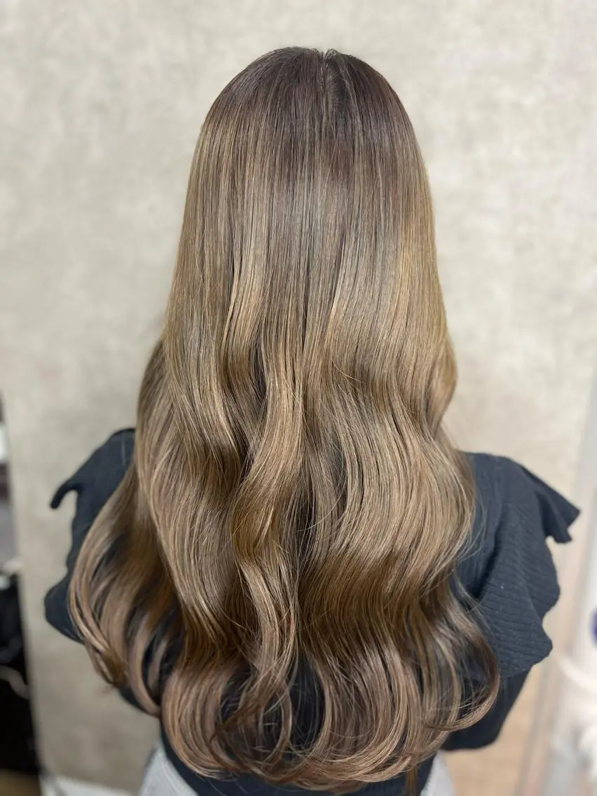ロング カラー ベージュカラー 山口 詩織のヘアスタイル