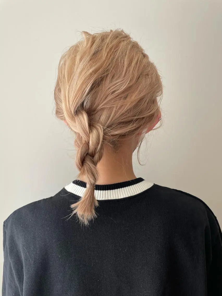 セミロング ヘアアレンジ 透明感カラー 🩶🩵🩷AIRIのヘアスタイル