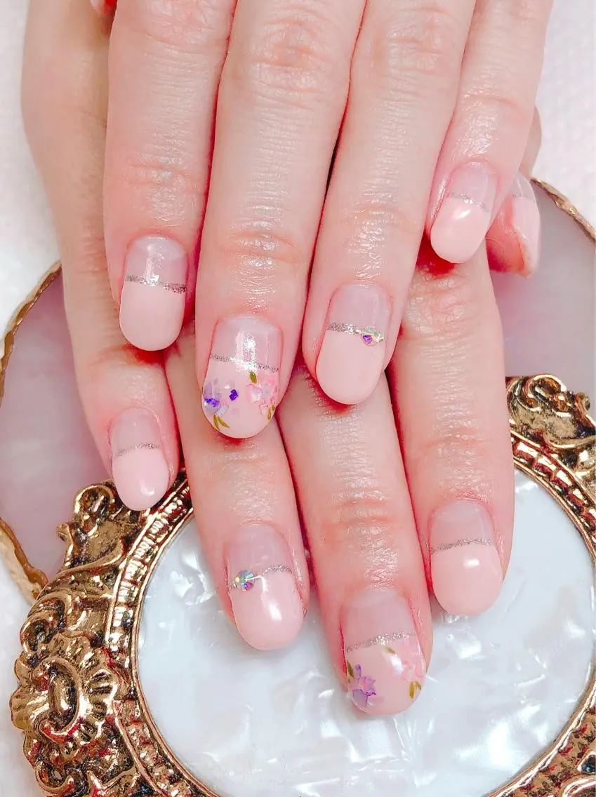 ネイル アートネイル シンプルネイル CROWN プライベートサロンのネイルデザイン