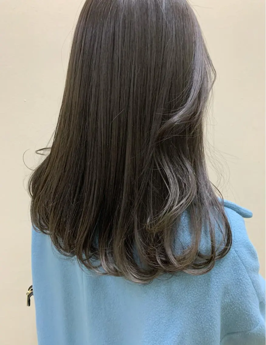 ミディアム カラー アディクシーカラー デザインカラー イヤリングカラー ハイライトカラー イルミナカラー カット ヘアカラー トリートメント ayaka 縮毛矯正レイヤーのヘアスタイル