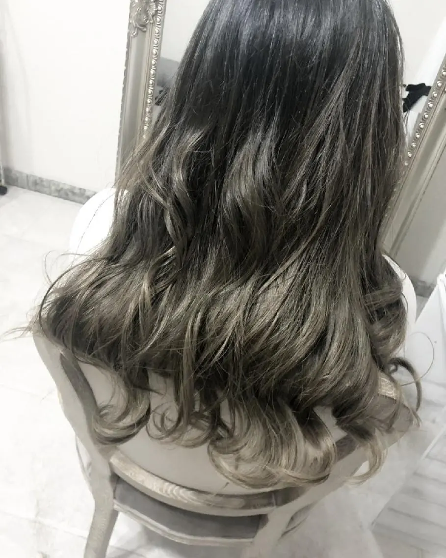 カラー ヘアアレンジ グラデーションカラー グレージュ ハイライトカラー 外国人風カラー See by merの眉毛・アイブロウイメージ