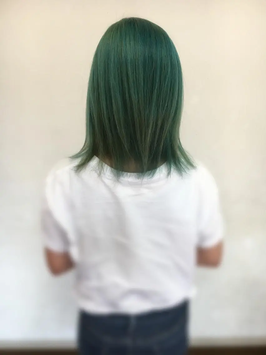 ミディアム カラー ブリーチ ダブルカラー ミント ヘアカラー GLAD 萩原のヘアスタイル