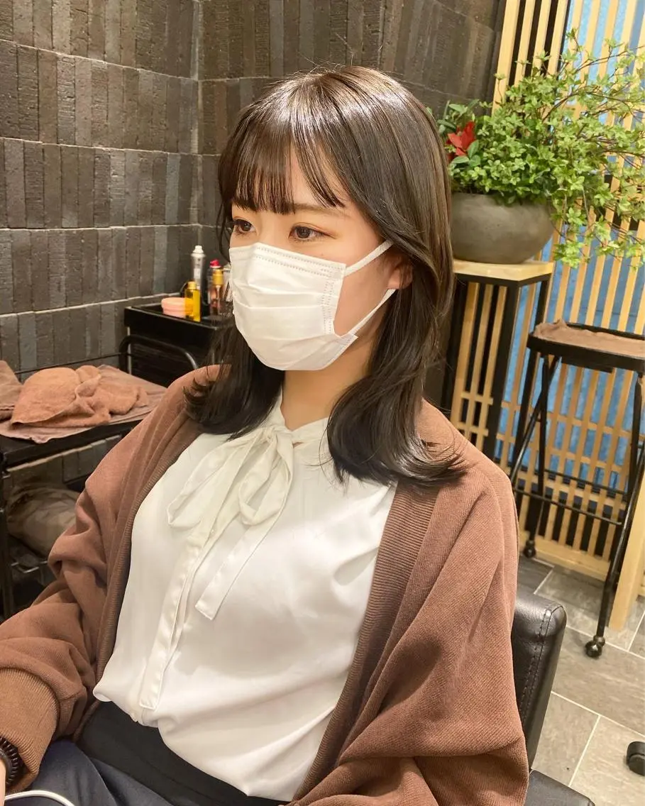 ミディアム カラー グレージュ くびれヘア ♡レイヤーカット れお♡のヘアスタイル