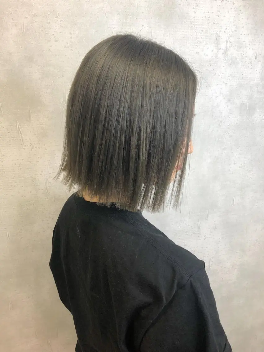 ミディアム カラー ヘアアレンジ アッシュ ベージュカラー グレージュ universe tokyoのヘアスタイル