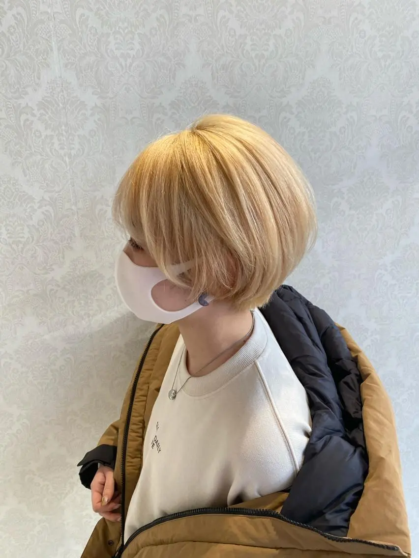 ショート カラー 抜きっぱなしブロンド ブロンド ヘアカラー デザインカラー✨新倉 佑奈のヘアスタイル