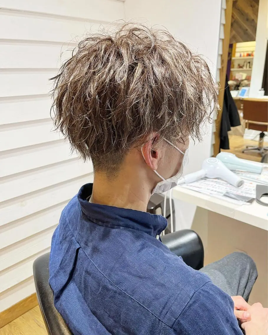ショート カラー パーマ メンズ メンズハイライト メンズメッシュ メンズパーマ ハイライトカラー メッシュ カット パーマ AVANCE.難波 店長 松元のヘアスタイル