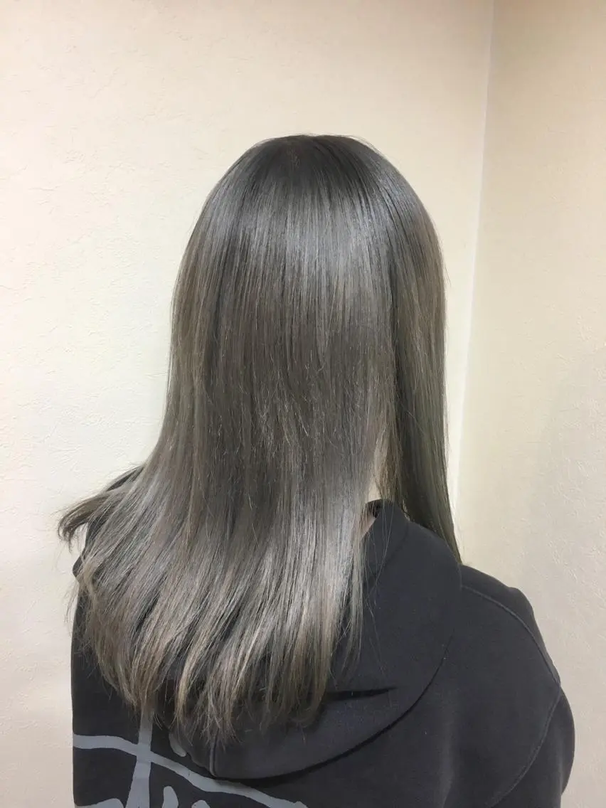 カラー 工藤 綾華のヘアスタイル