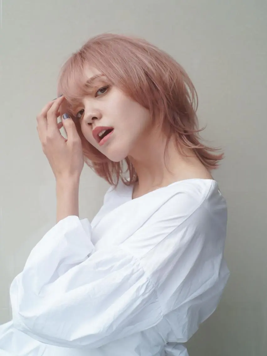 セミロング カラー ブリーチ ピンクカラー ホワイトピンク レイヤーカット ウルフカット カット ヘアカラー トリートメント opus 店長大和 レイヤー/赤み消しのヘアスタイル