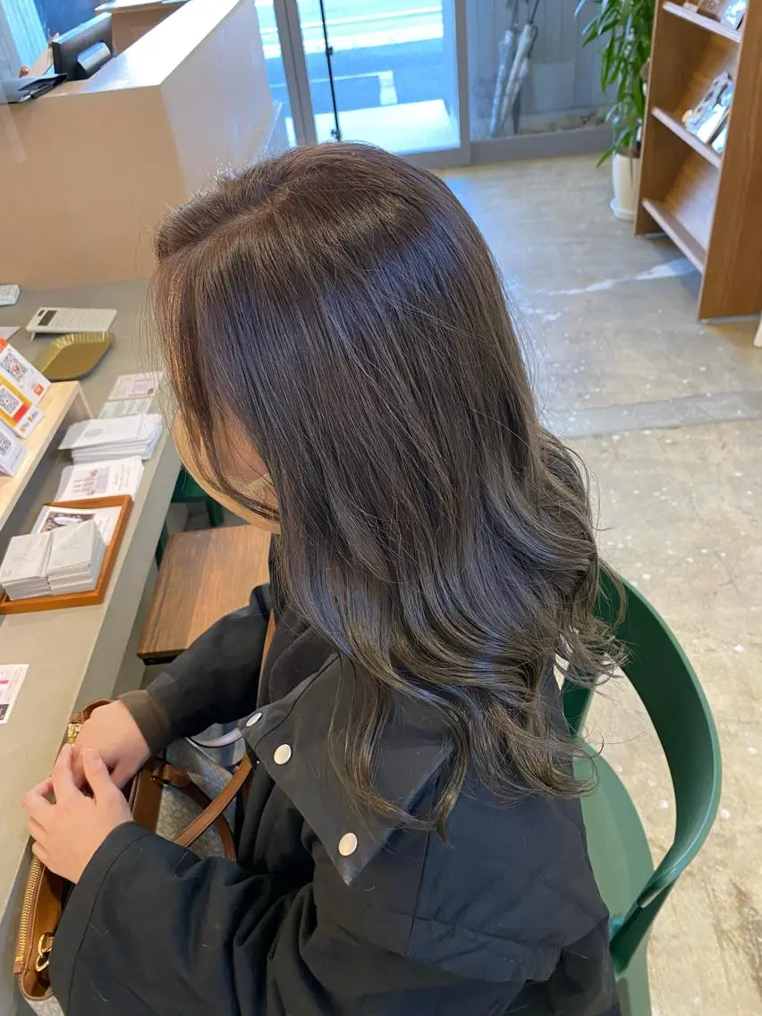 セミロング カラー 藤野 凪沙のヘアスタイル