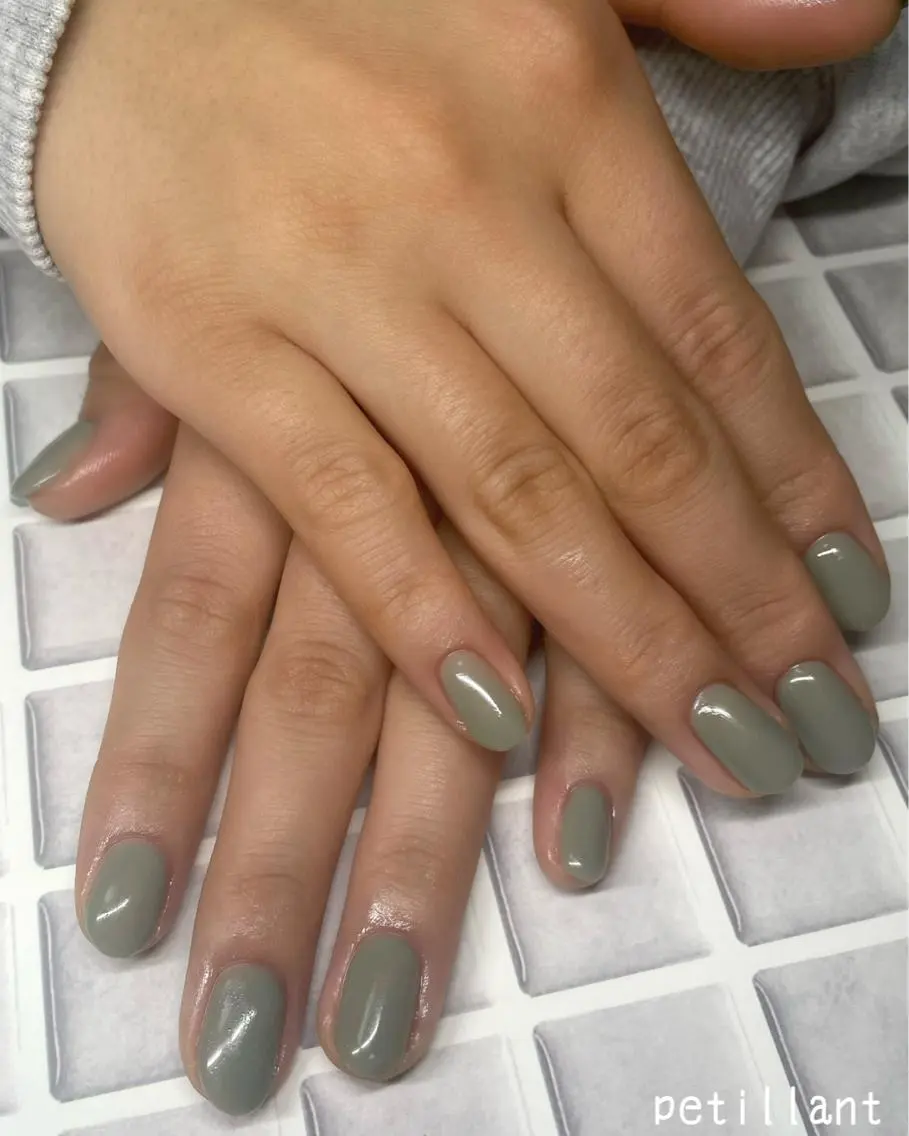 ネイル グリーン ワンカラーネイル nail salon petillantのネイルデザイン