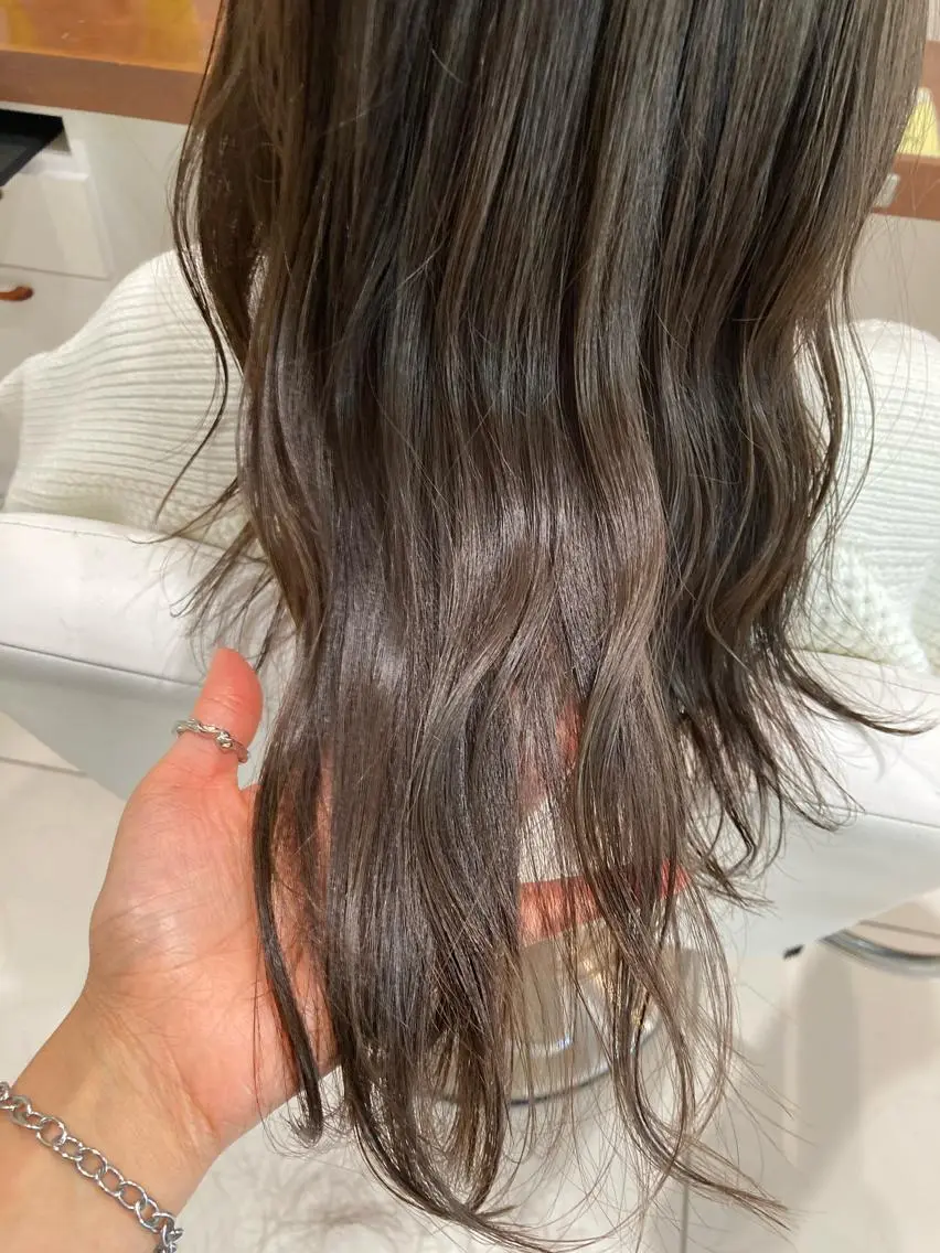ロング カラー 透明感カラー イルミナカラー トリートメント ヘアカラー トリートメント 坂口 愛のヘアスタイル