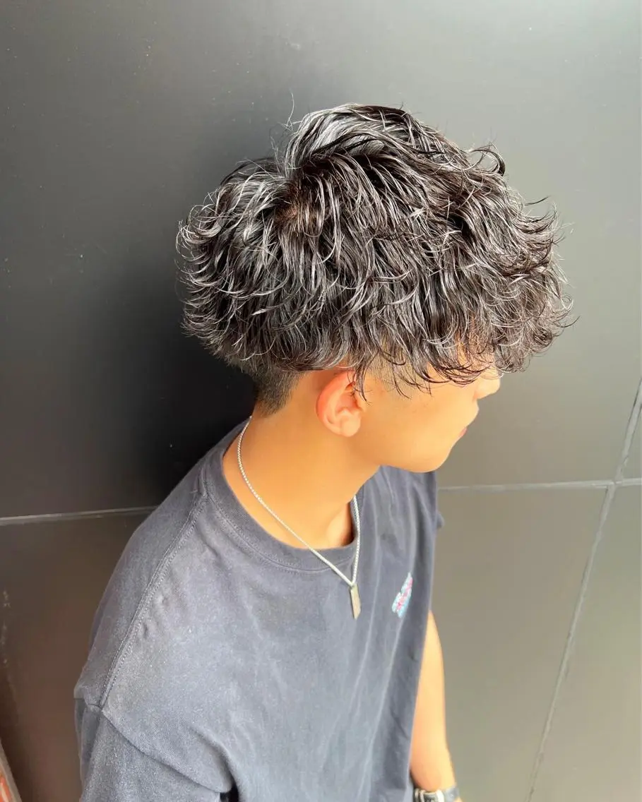 ショート パーマ スパイラルパーマ 豊崎 佑輔のヘアスタイル