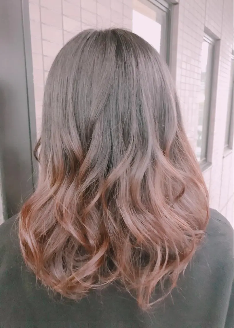 セミロング カラー グラデーションカラー カット ヘアカラー トリートメント 杉本 ひろみのヘアスタイル